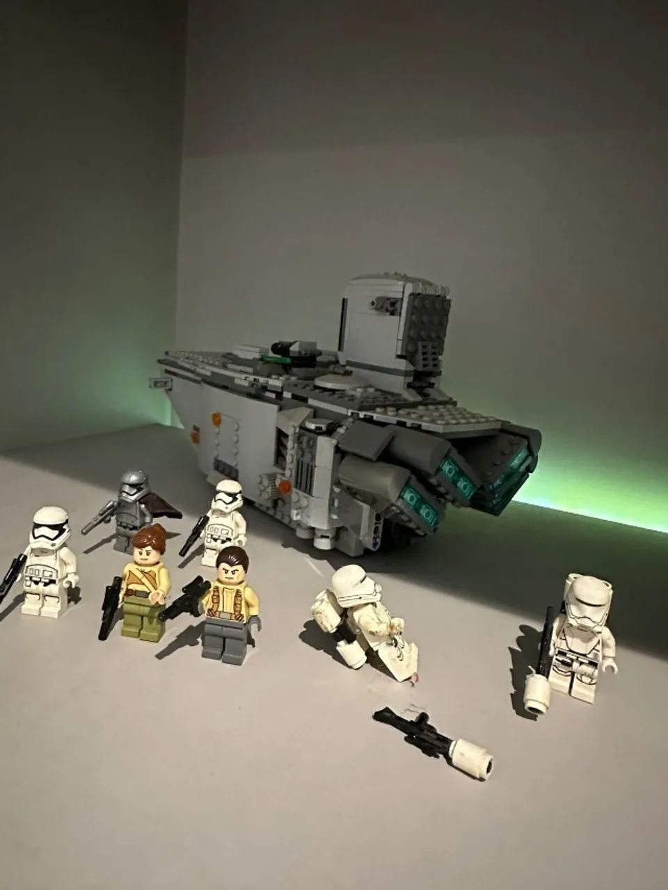 LEGO Star Wars 75103: First Order Transporter (2015) - Foto 2