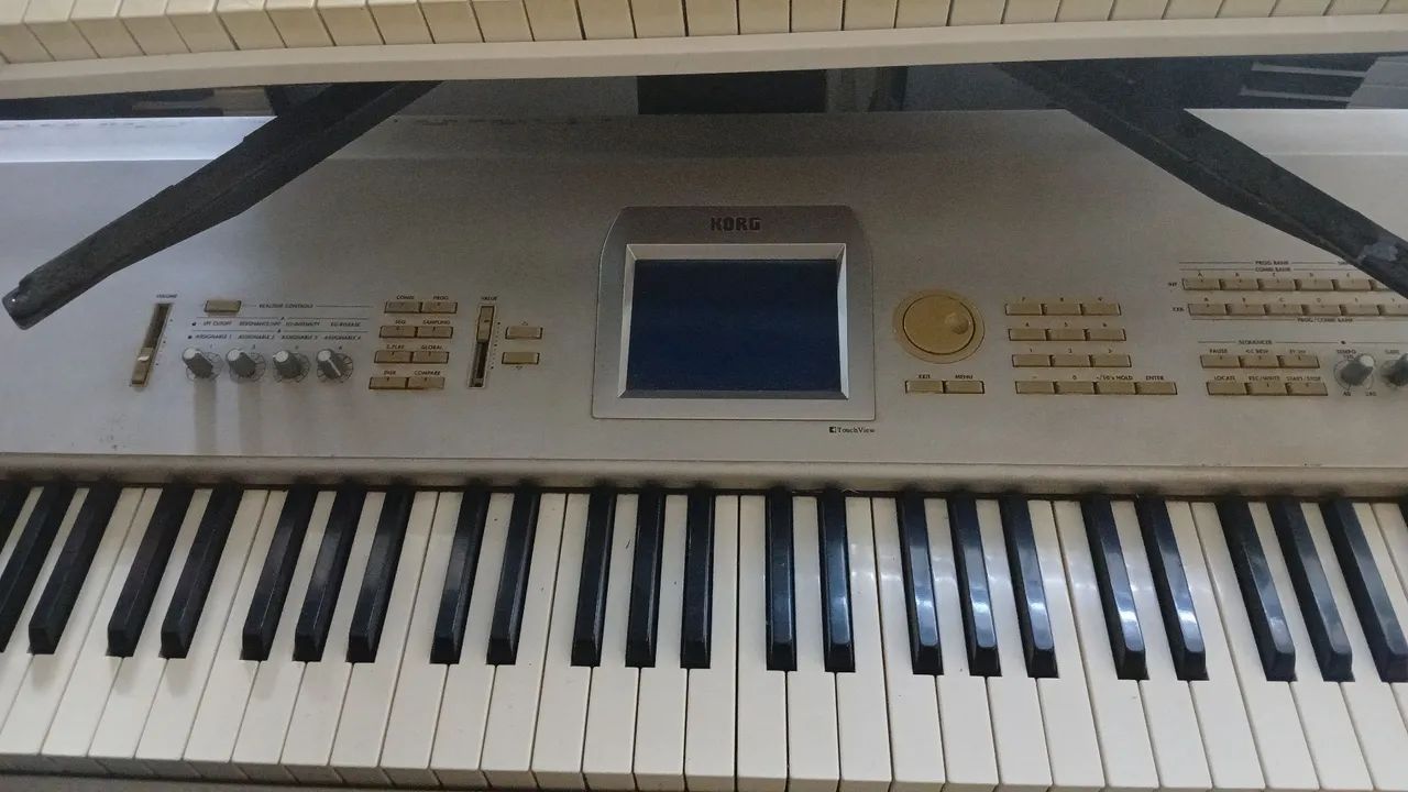 Teclado synth Triton studio88  - Foto 2