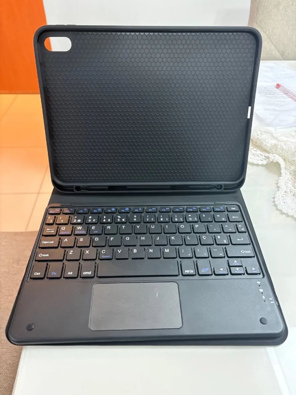 Capa com teclado p/ IPad 11 A16