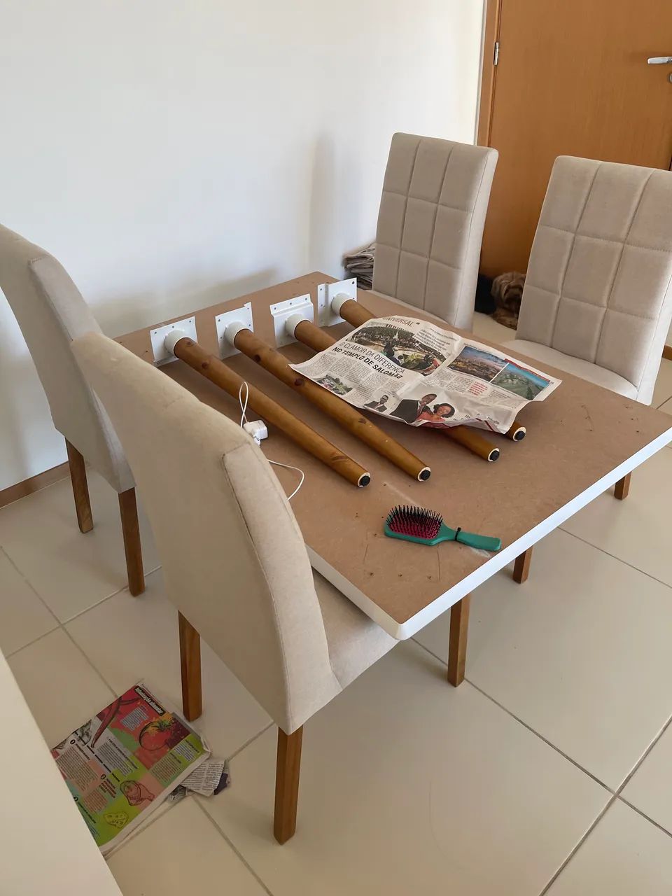 Vendo mesa com 4 cadeiras  - Foto 3