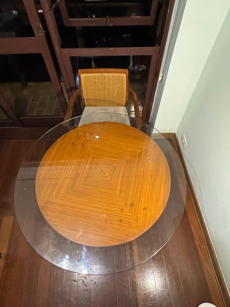 Mesa de madeira com tampo de vidro  - Foto 3