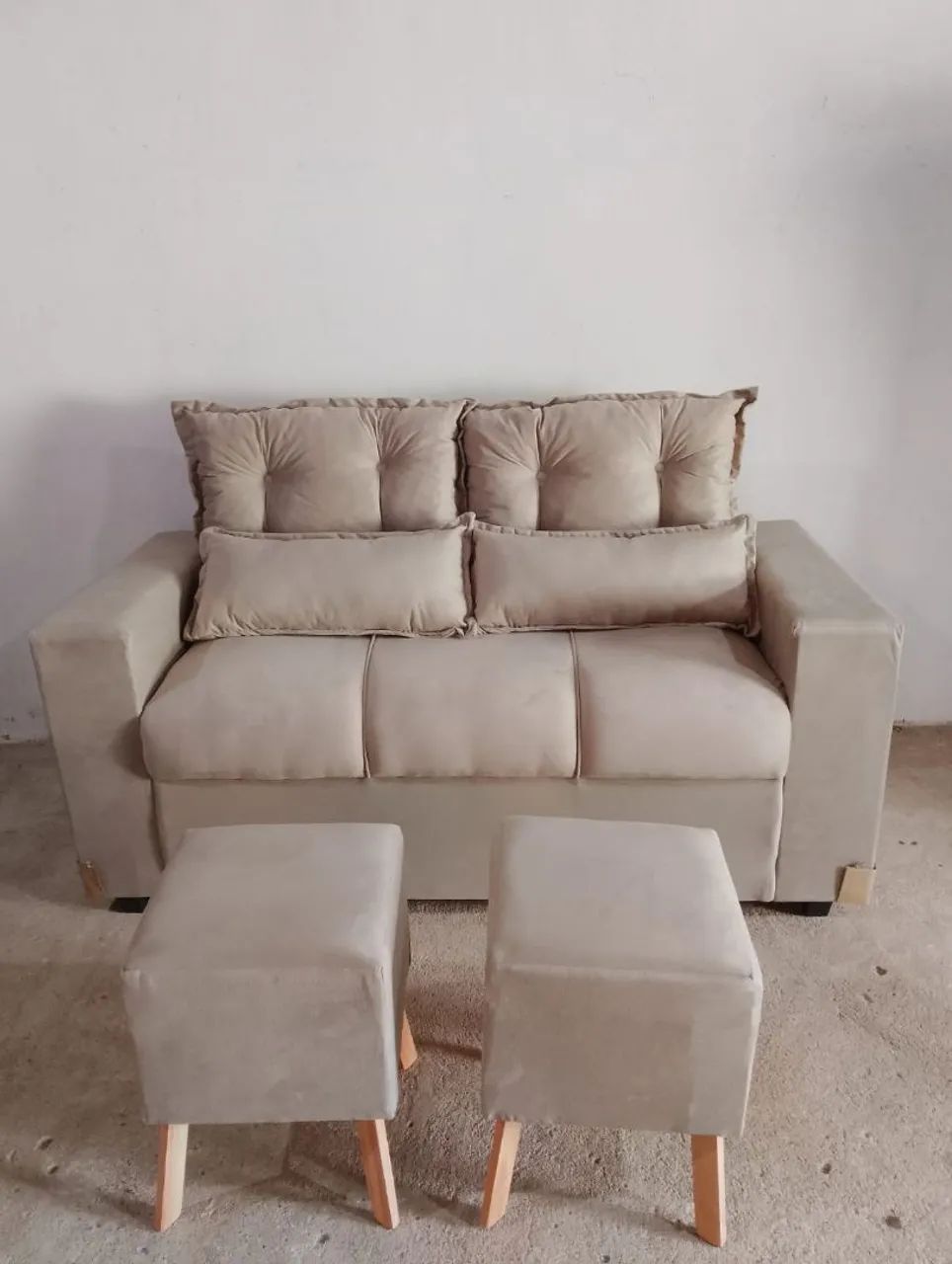 Sofá 3 lugares +2 banquetas+2 baguetes de brinde  - Foto 2