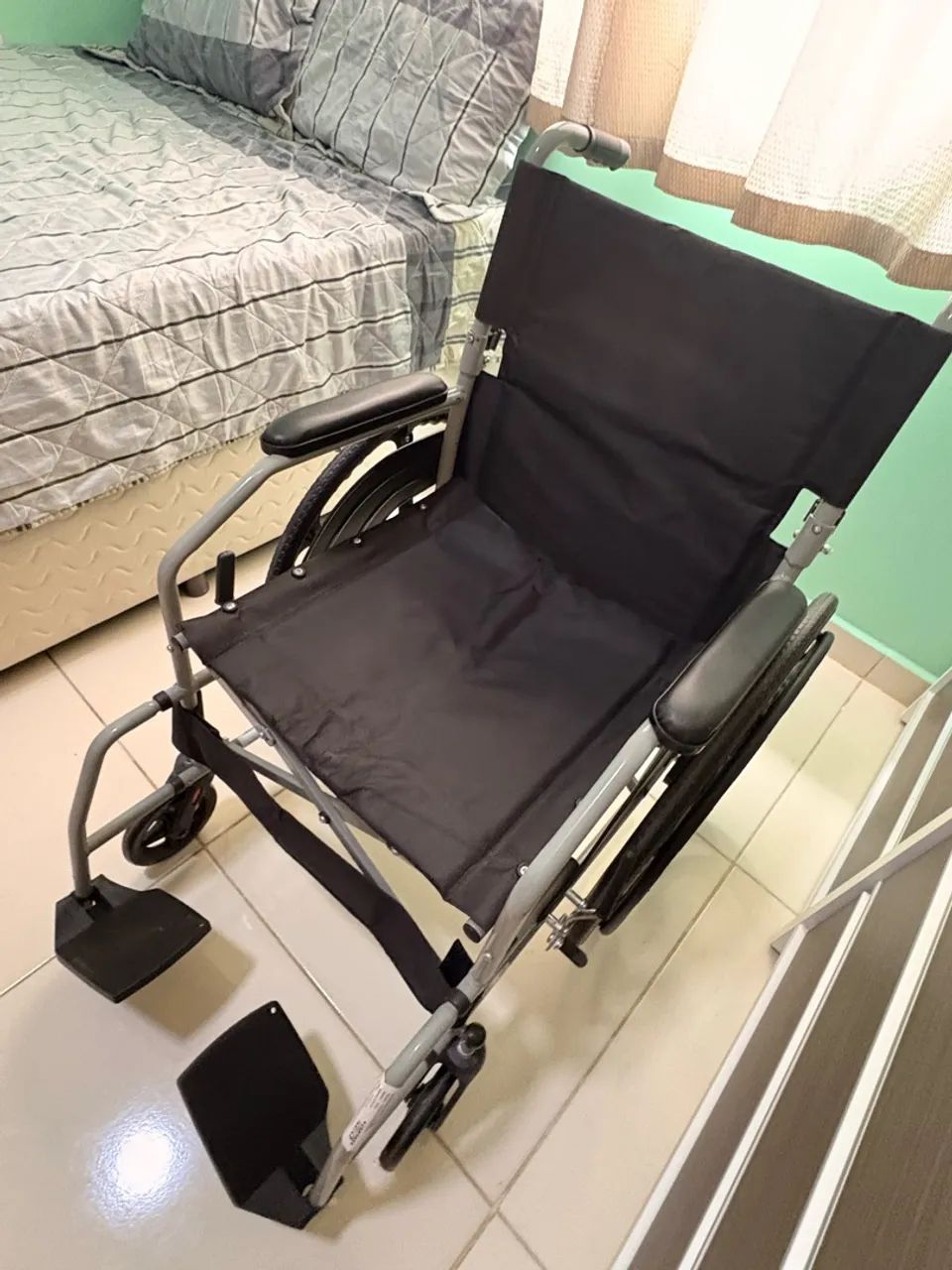 Vendo cadeira de rodas - Foto 2