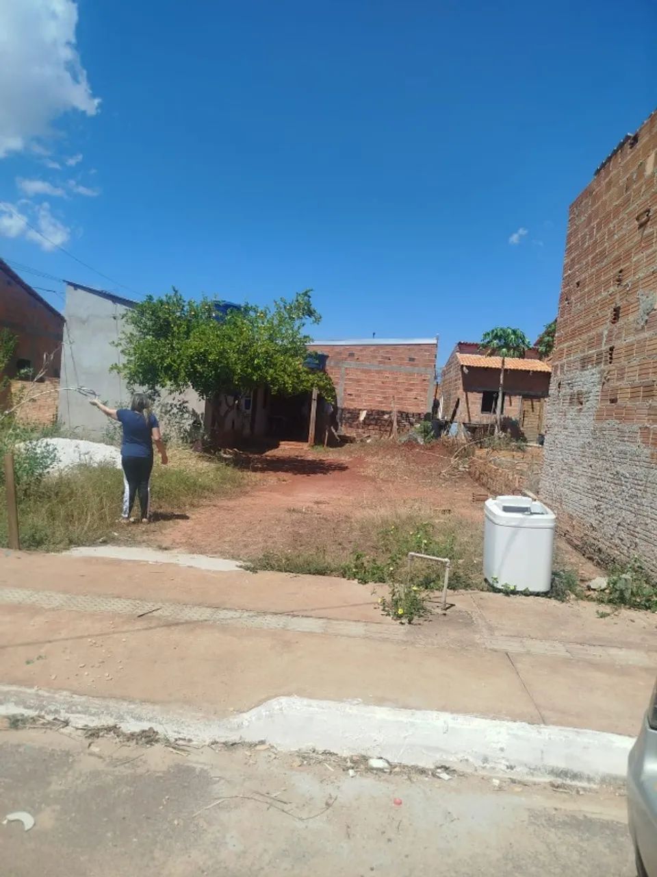 Terreno de 10=20 com  2 kitinete  pronta e alugada