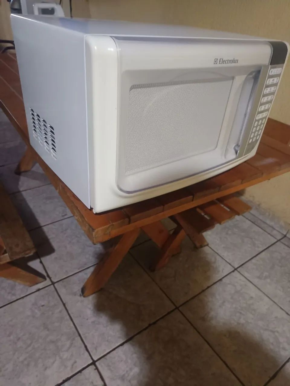 Microondas Eletrolux 30 litros muito conservado  - Foto 4