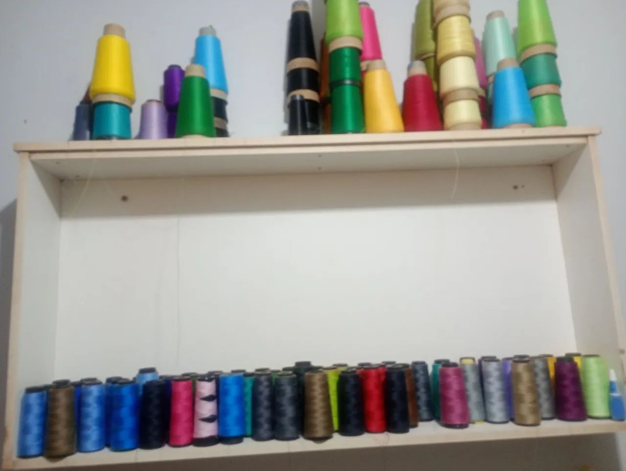 Vendo máquina de costura e tecido  - Foto 4