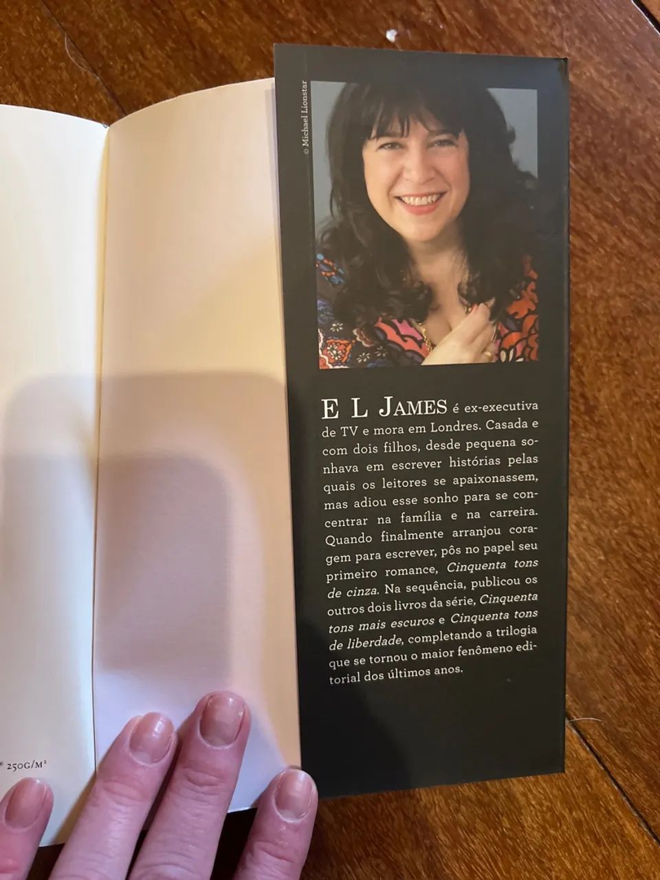 Livro Cinquenta Tons de Cinza - Foto 5