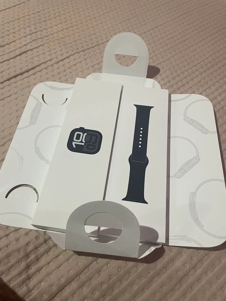 Apple Watch Series 10 - 42 mm ? Pulseira esportiva preta. LACRADO - Foto 4