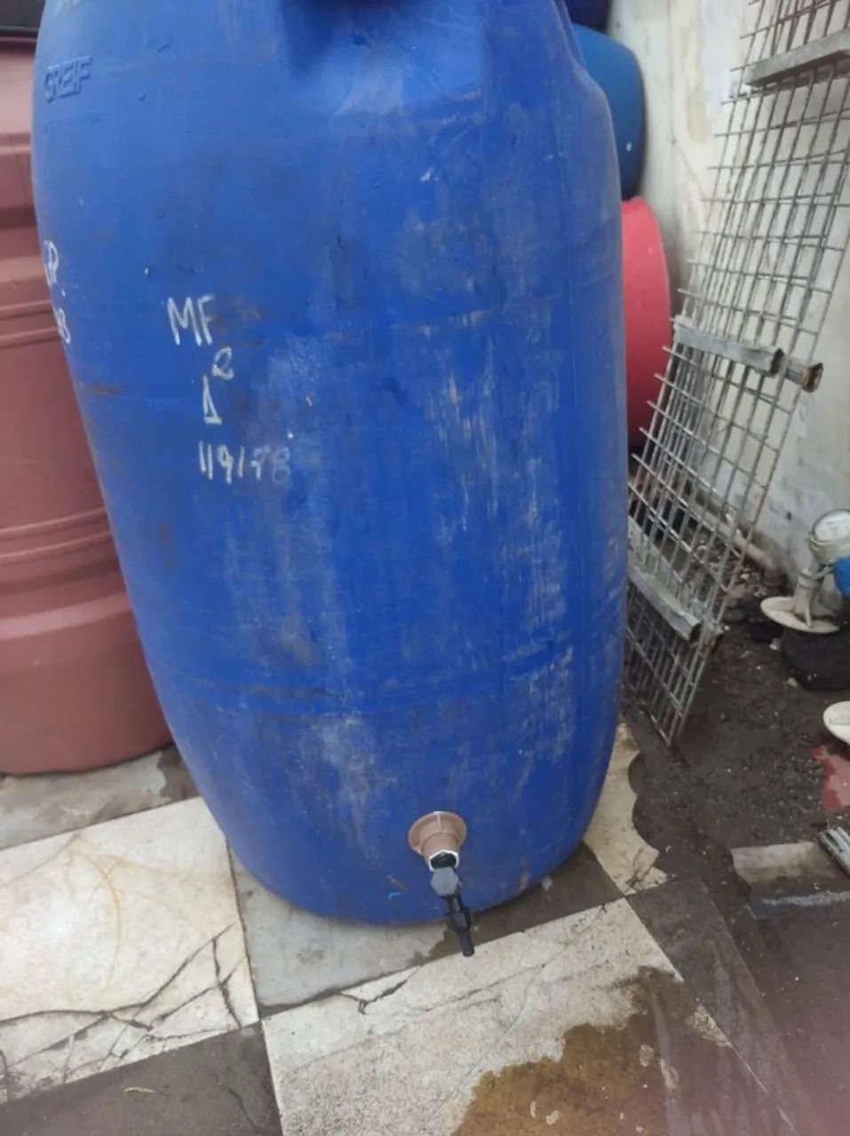 Bombona plástica 240 litros - Foto 2
