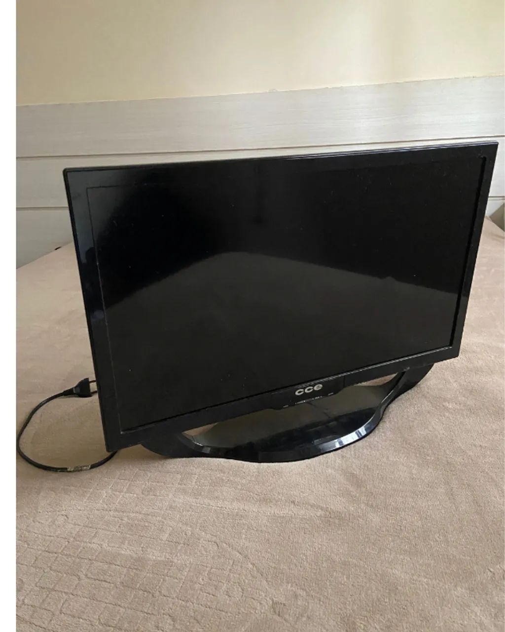 Monitor/Mini TV CCE 24 Polegadas - Tela LED com entrada HDMI