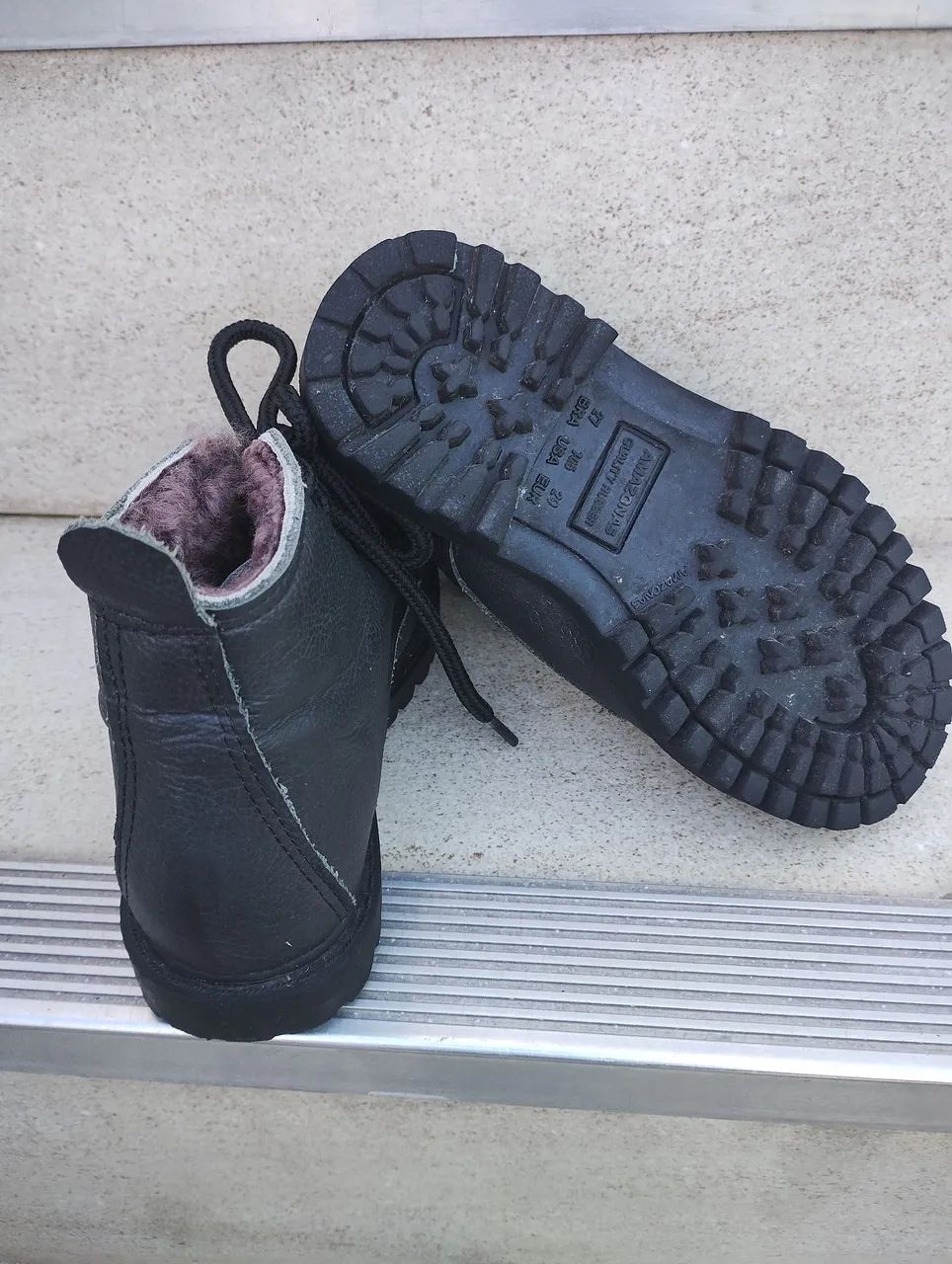 Bota infantil forrada internamente em lá  - Foto 2