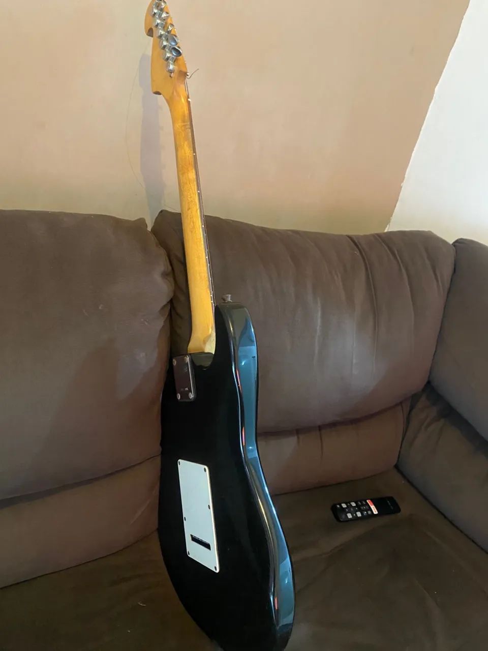Vende-se guitarra 