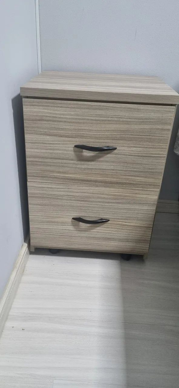 Criado-mudo / Mesa de cabeceira com 2 gavetas - Foto 2