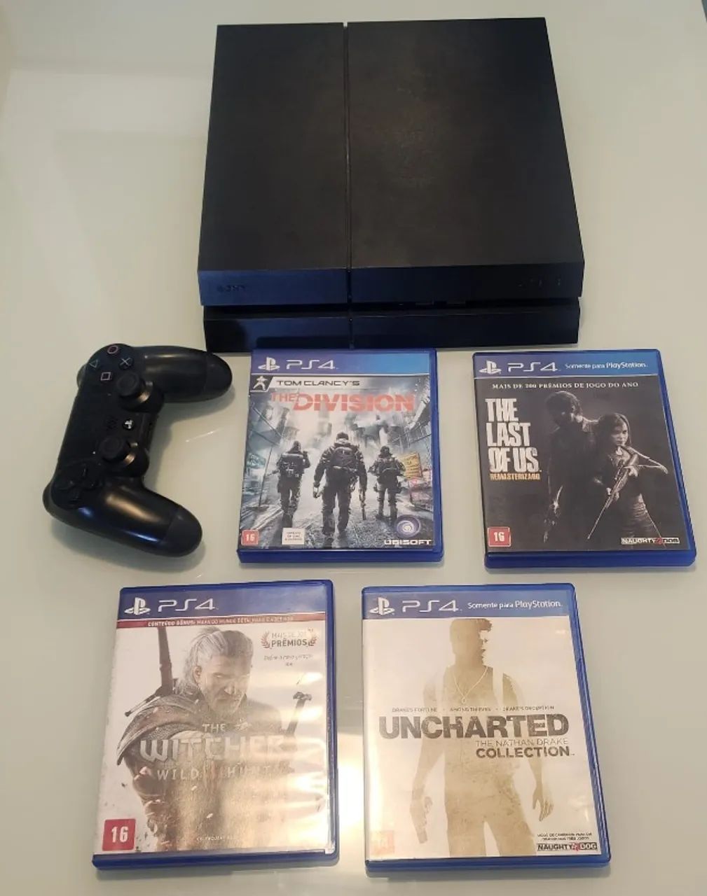 Playstation 4 de 500GB - Com 4 jogos e Joystick - PS4 - Consoles