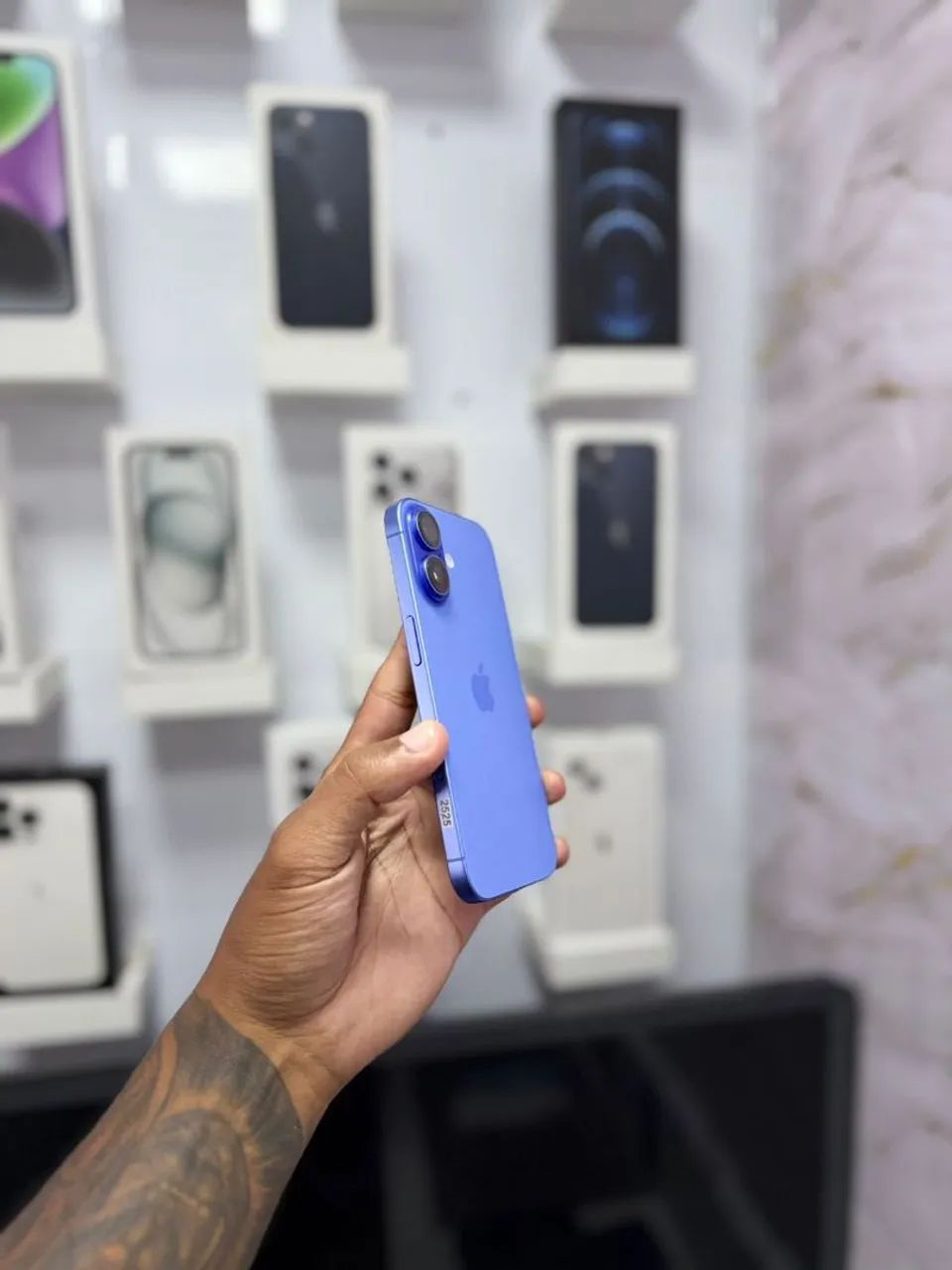 IPHONE 16 128GB AZUL<br>R$ 4.099,00 TOP - Foto 5