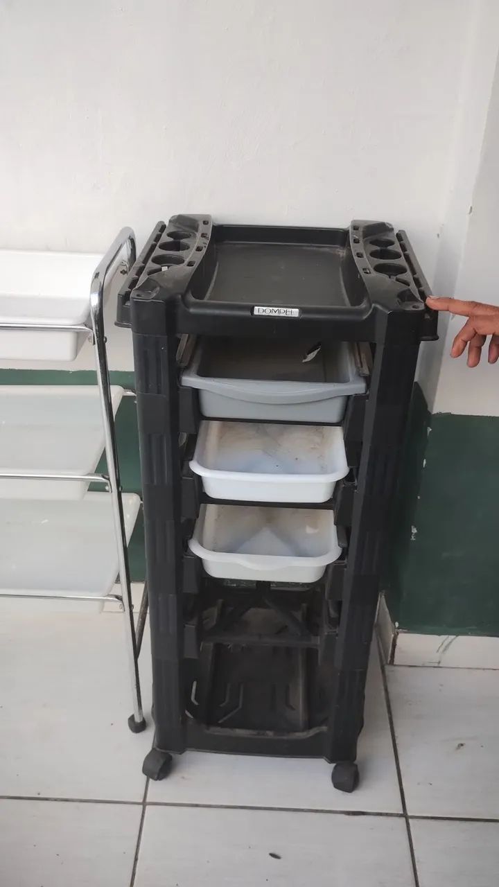 Cadeira de cabeleireiro mais carrinho auxiliar  - Foto 2