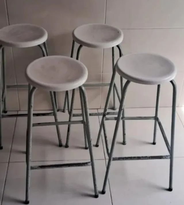 Banqueta Alta de Ferro com Assento de Plástico| Resistente
