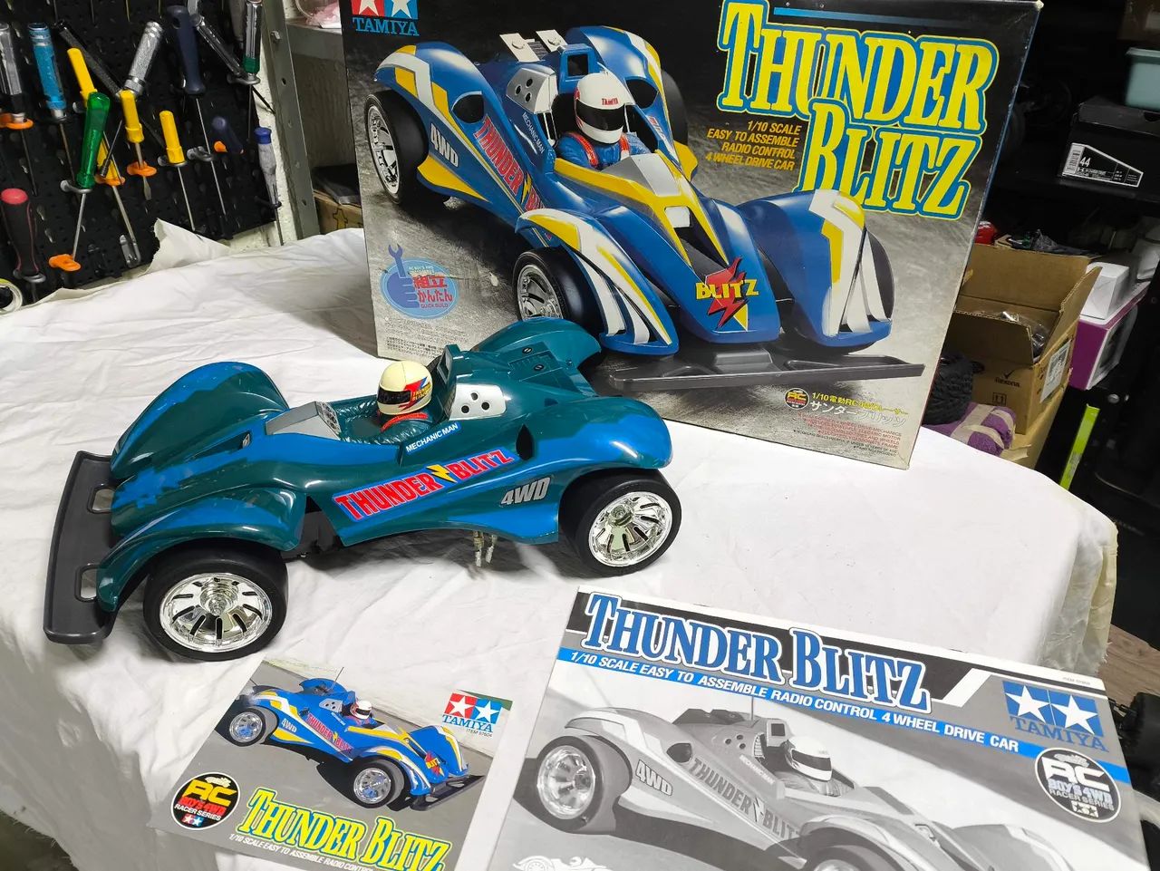 Tamiya 2 Clássicos 1/10 (Voltec Fighter & Thunder Blitz) na Caixa