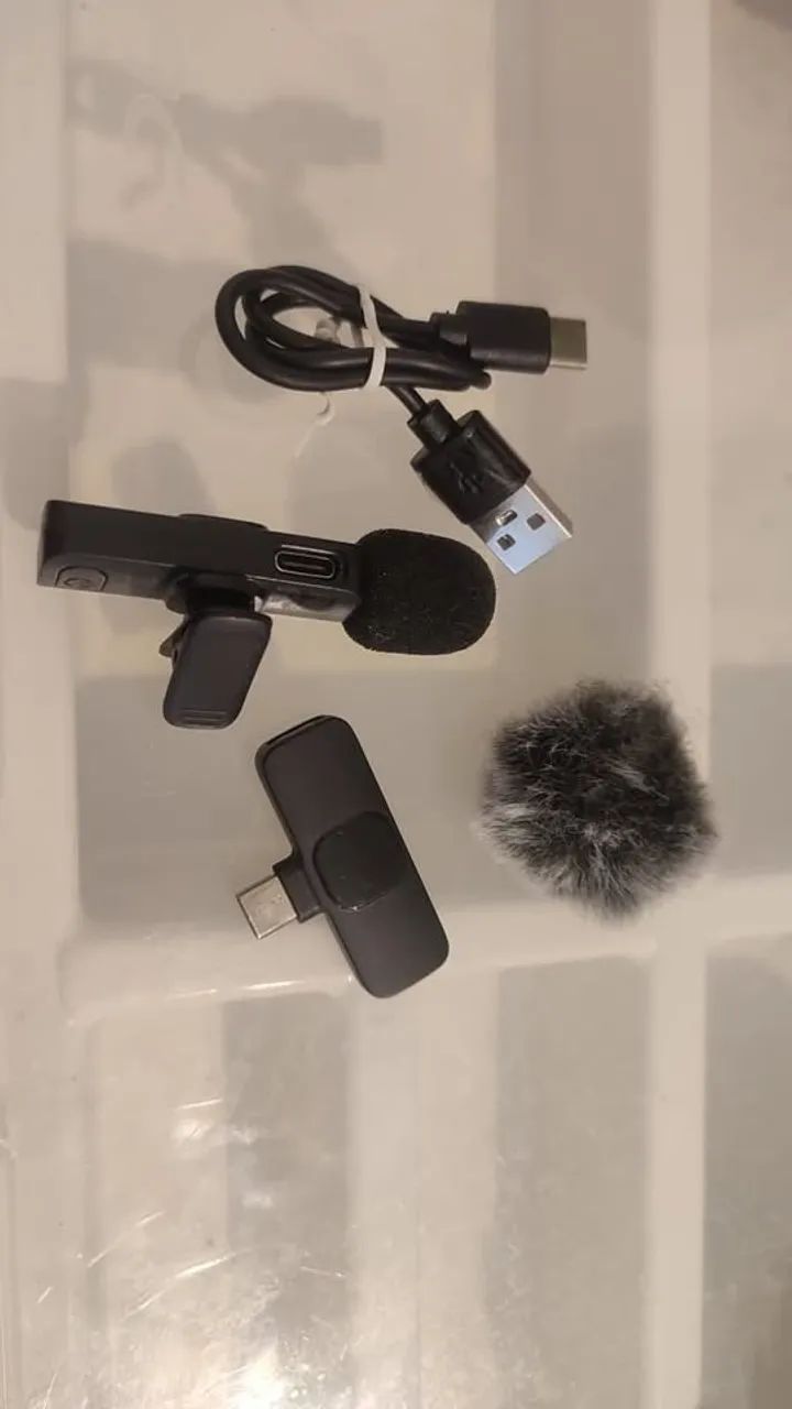 Wireless Lapel Microphone with USB-C Connector for Smartphones