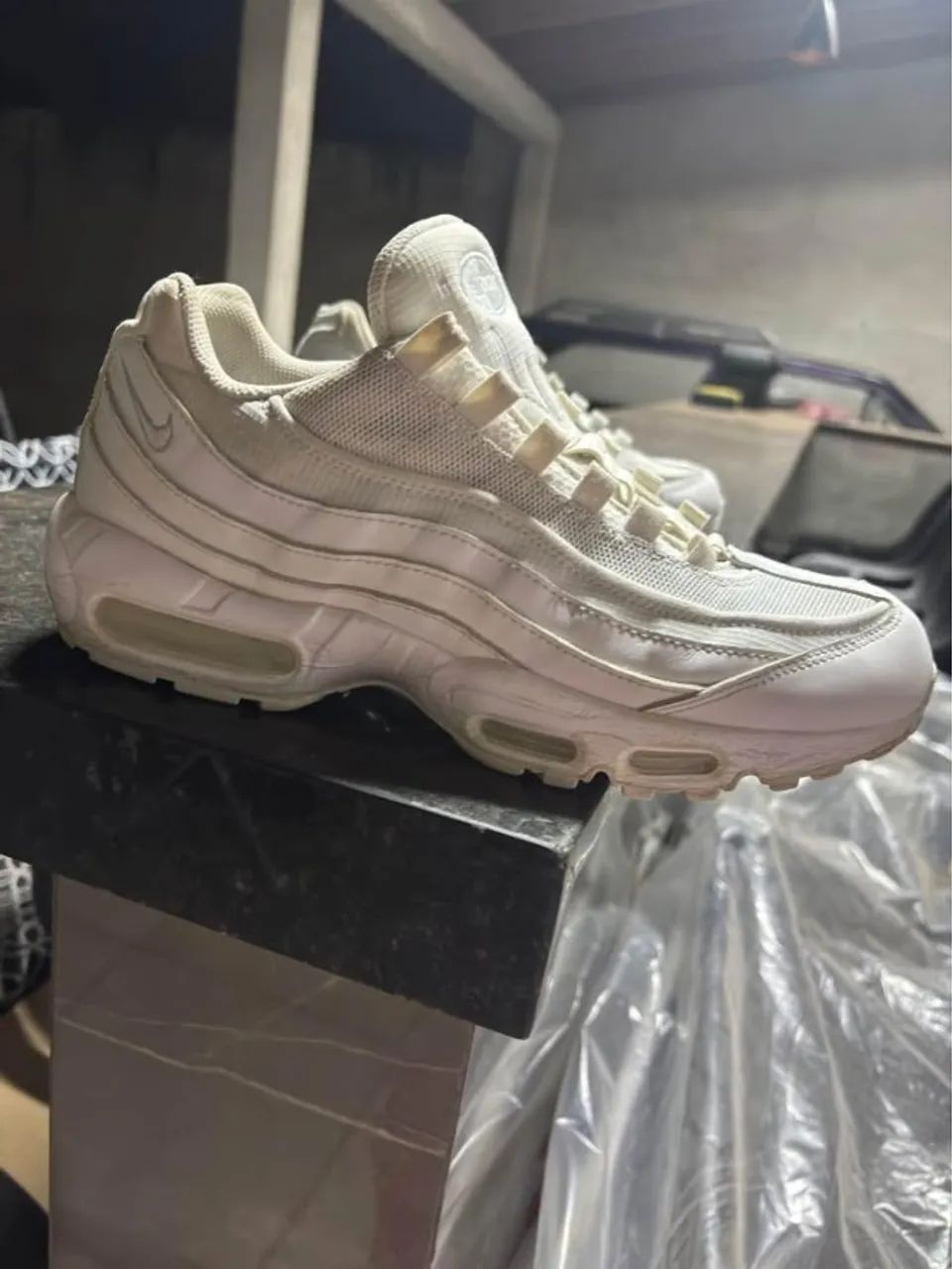 Vendo air max 95 triple white original.