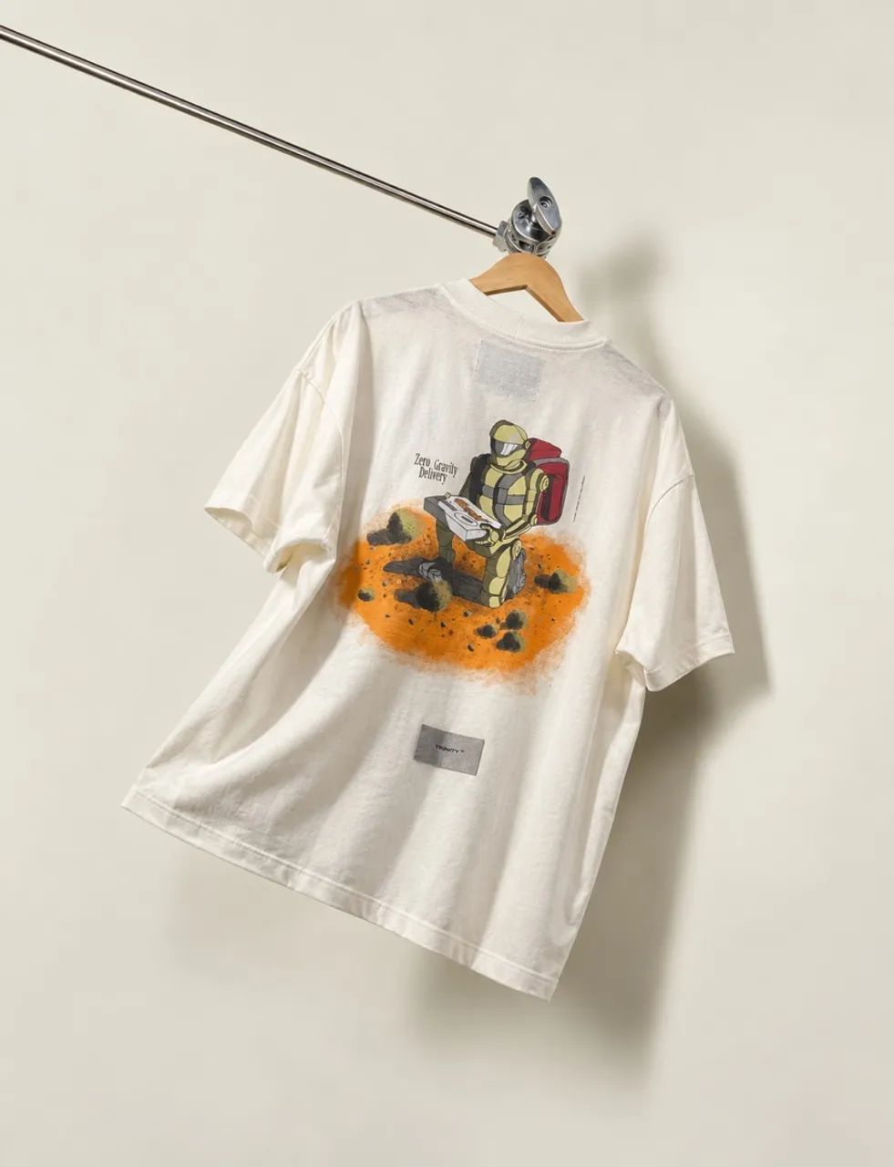 Camiseta The Saint Oversized Zero Gravity Delivery Branca