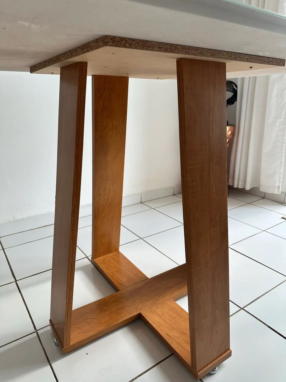 Mesa mdf com tampo de vidro off white com 4 cadeiras  - Foto 4