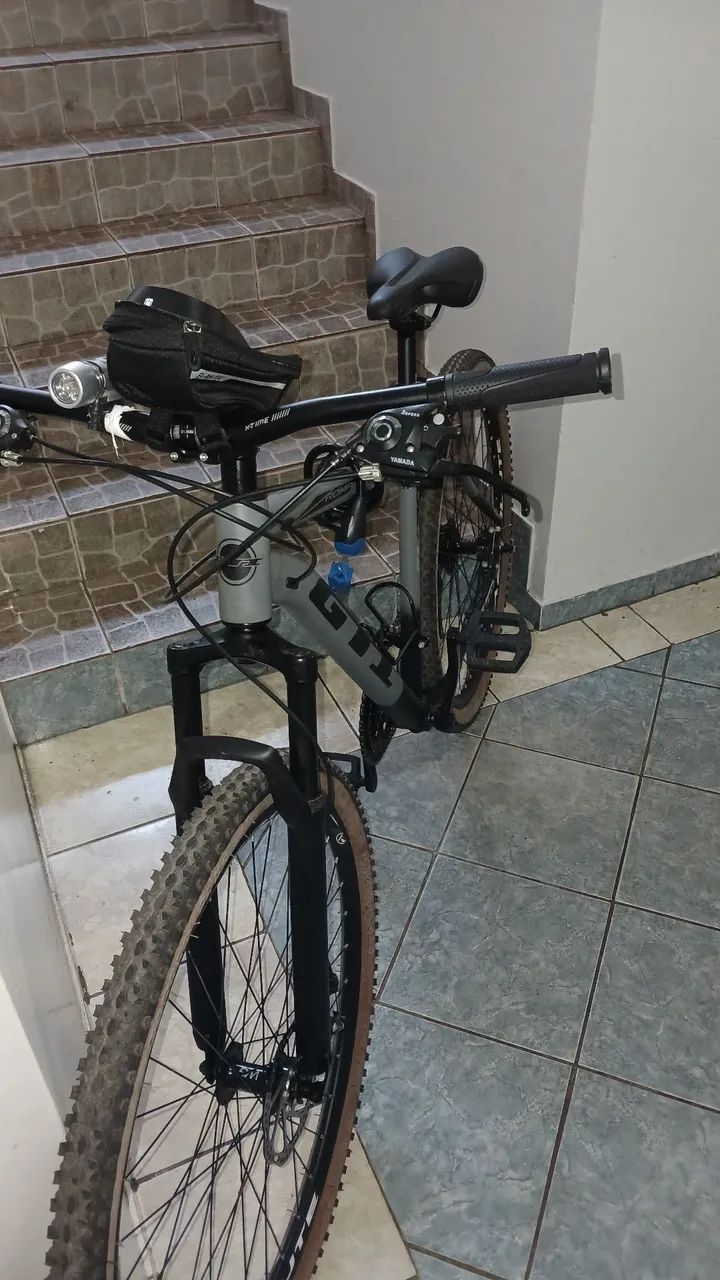 Bicicleta aro 29 semi nova