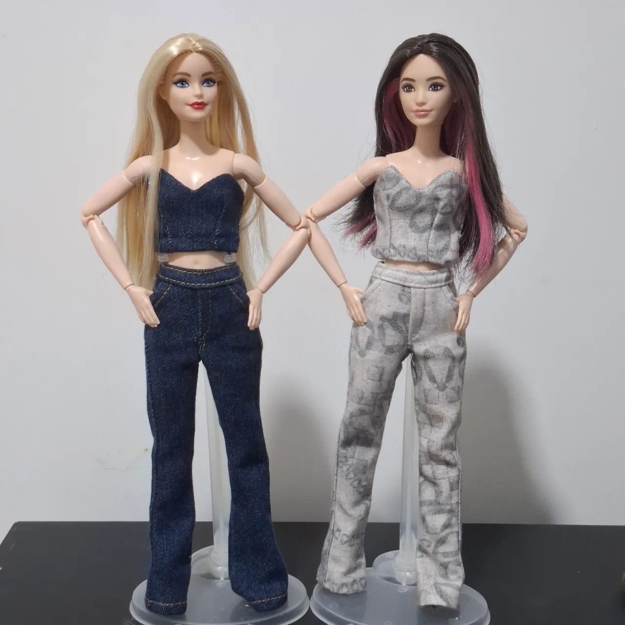 Lote Roupas Boneca Barbie, Blusas e Calças - Foto 3