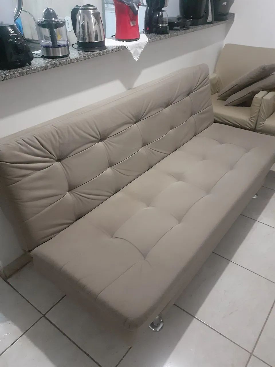 Vende-se um sofá cama 3 lugar reclináveis grafite muito confortável e conservado  - Foto 3