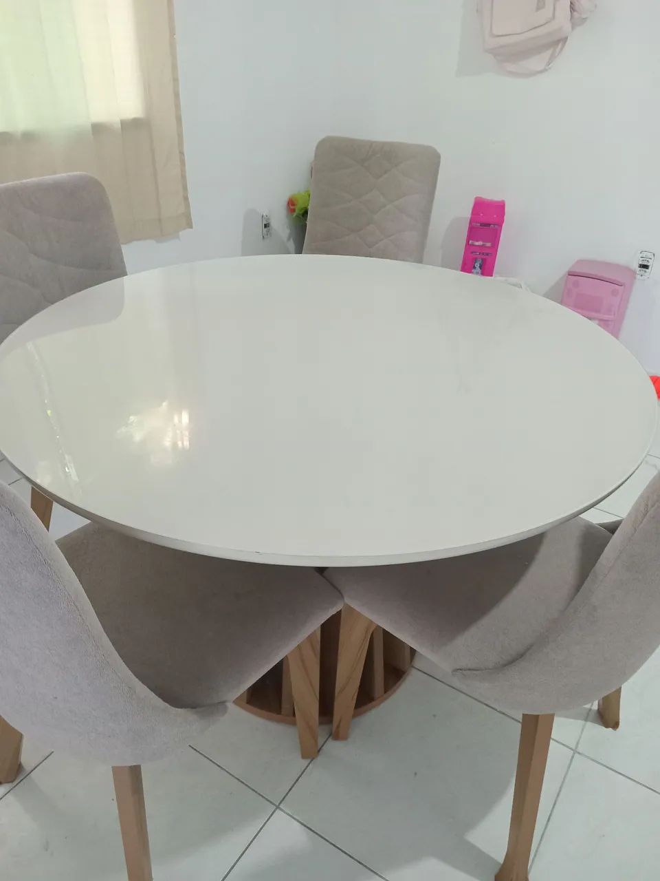 Mesa com tampo de vidro