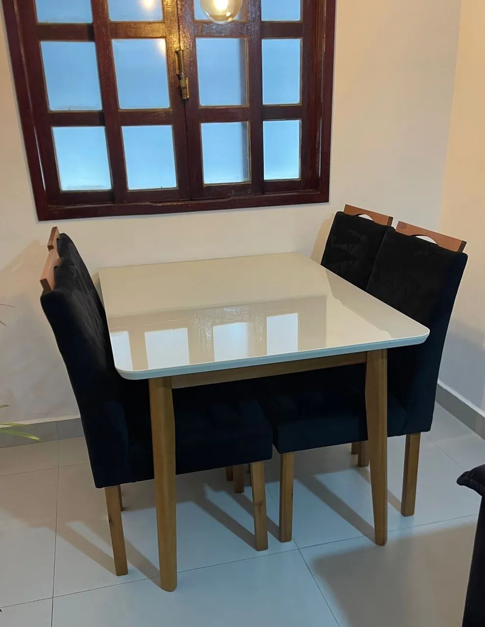 Jogo de mesa de jantar - madeira com tampo de vidro - Foto 4