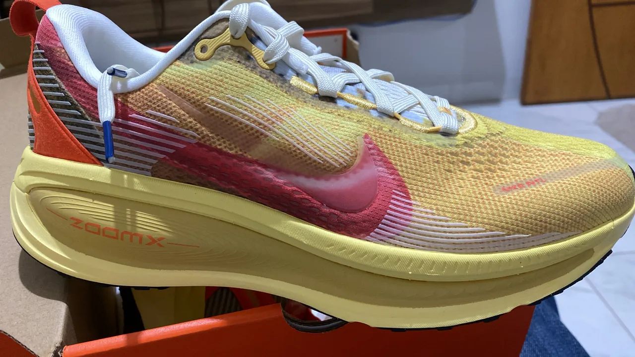 Vendo Tênis Nike Vomero 18