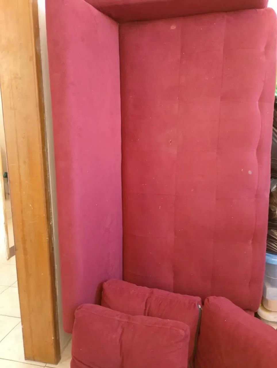 SOFÁ 3 LUGARES(COR VINHO) 300,00