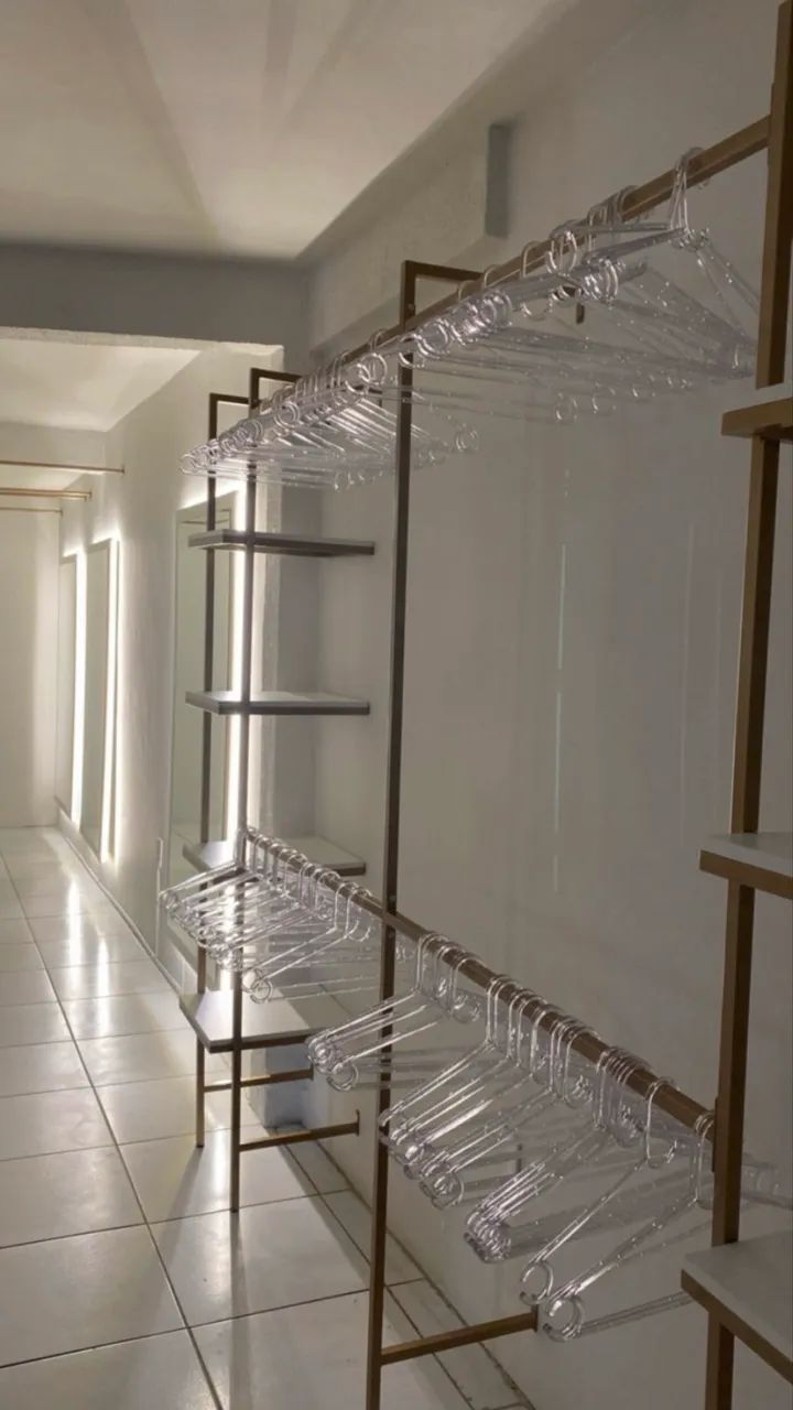 Loja de Roupas Completa - Móveis Industrial Chic e Espelhos LED  - Foto 2