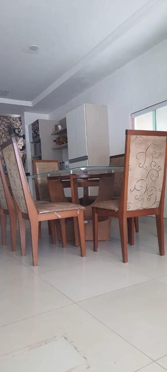 Mesa tampo vidro retangular com 6 cadeiras de madeira com assento almofada - Foto 3