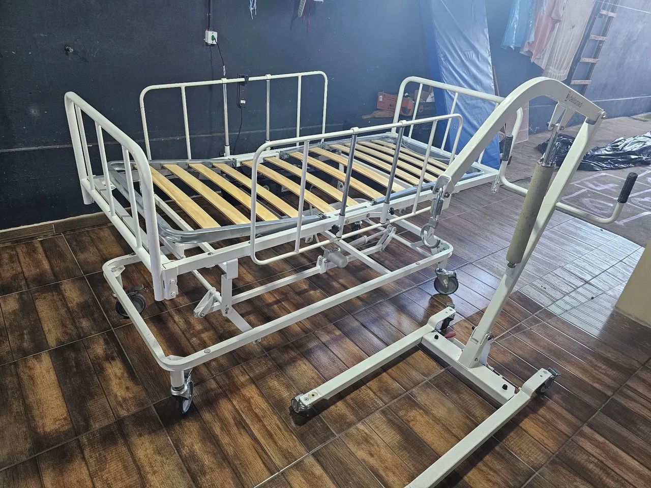 CAMA HOSPITALAR ELETRICA E GUINCHO HOSPITALAR