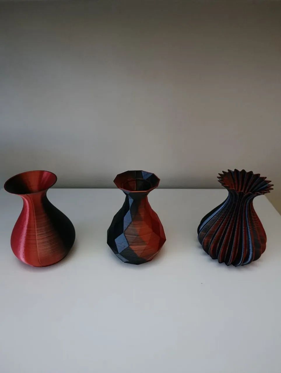 Kit 3 vasos impressão 3D bicolor (vermelho e preto)