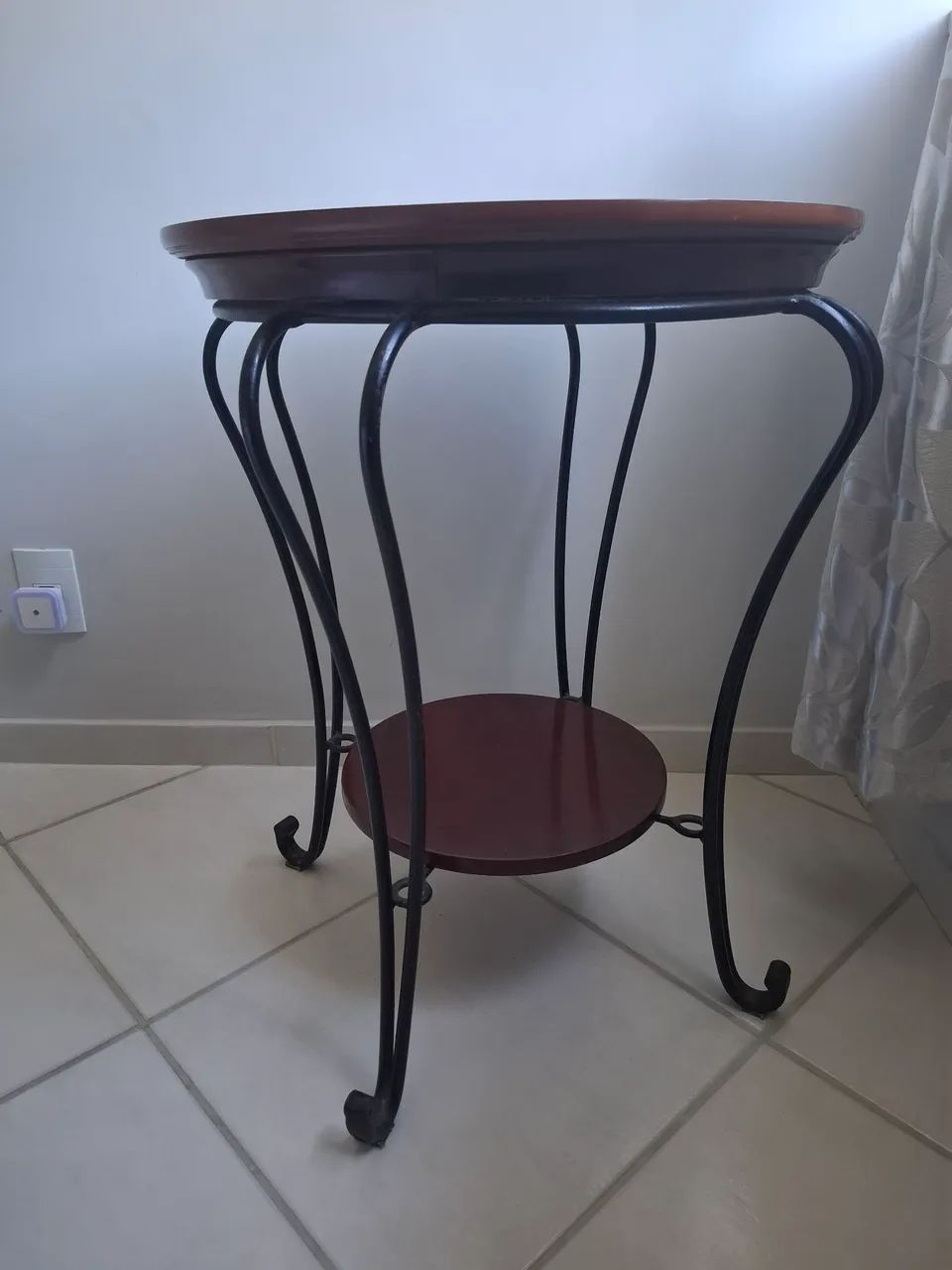 Mesa Lateral - Mesa de Apoio em Madeira e Ferro- Elegante e Resistente - Foto 2