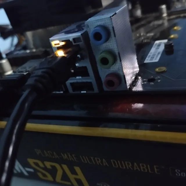 Ryzen 3 2200g + 4gb DDR4 + Placa Mãe funcional mas com problemas - Foto 2