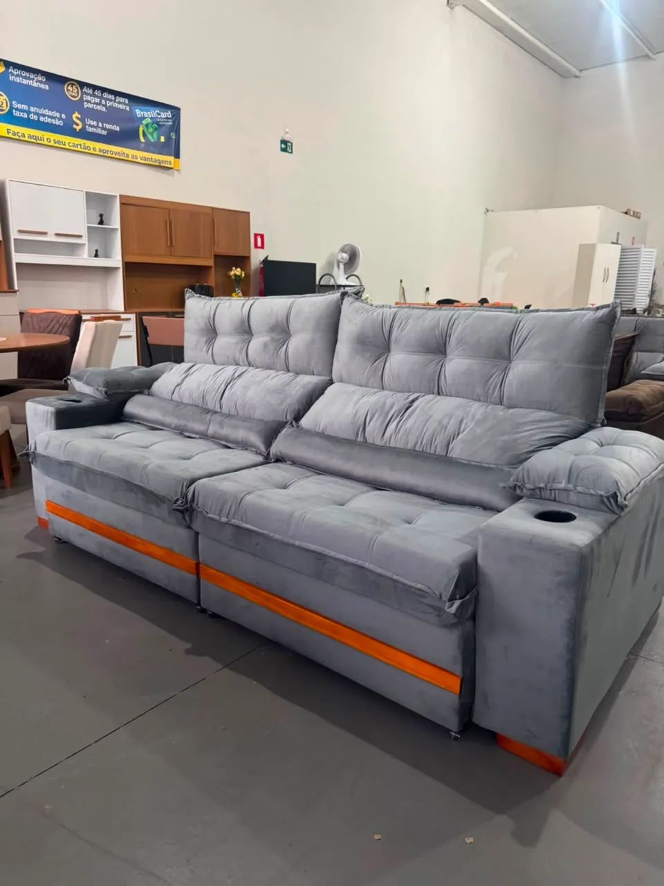 Sofa Retratil com porta copo novo 2,50m $2599.99  - Foto 2
