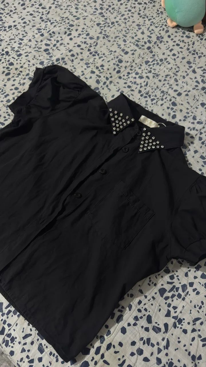 Blusa social preta com brilhos  - Foto 2