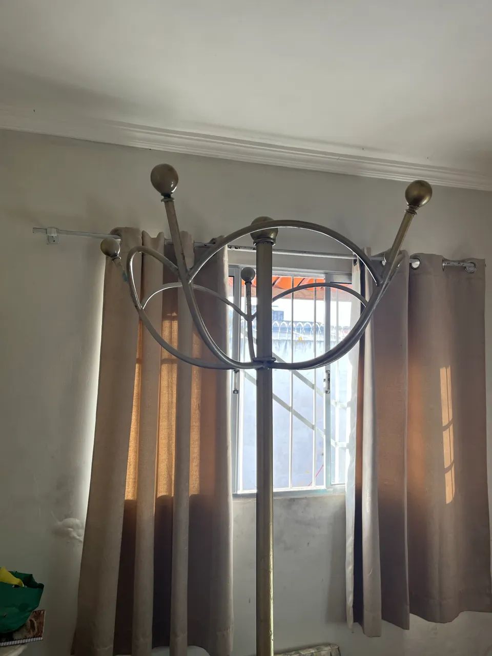 Cabideiro de Chão Dourado Vintage  - Foto 4