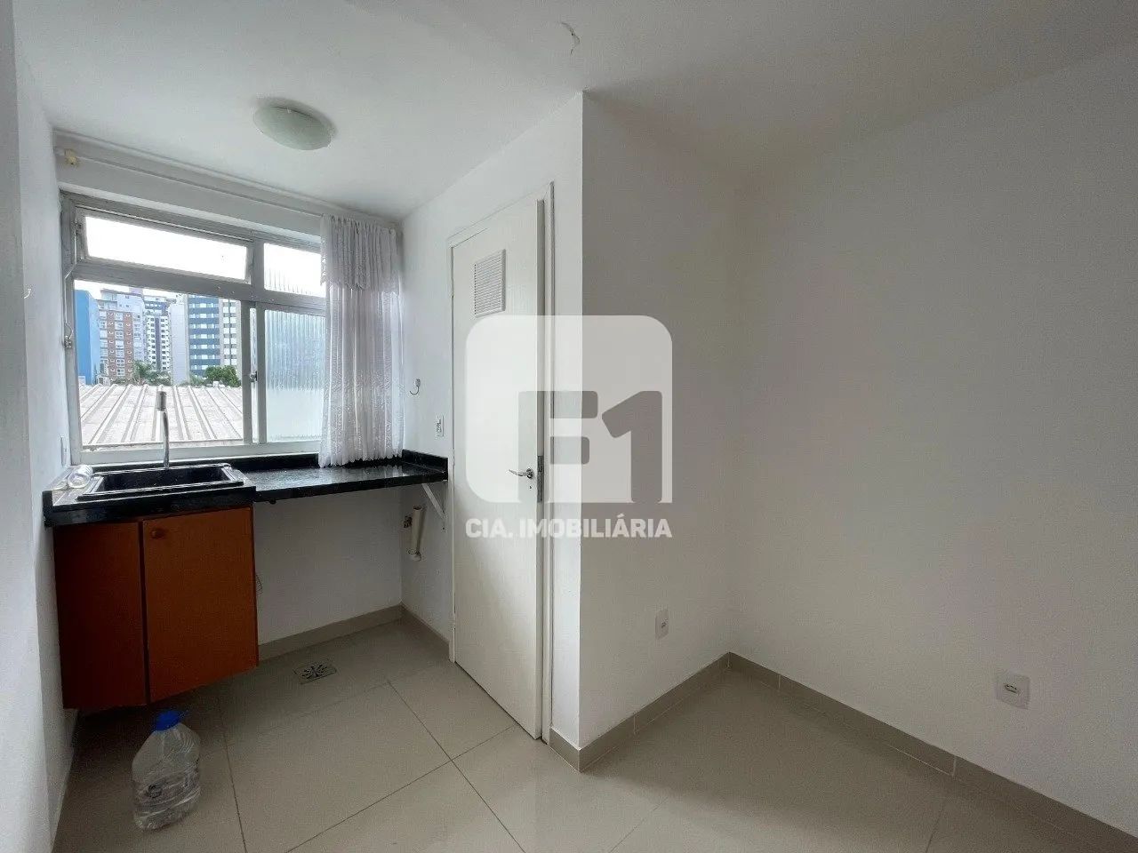 Apartamento de 2 dormitórios à venda no Centro - Foto 5
