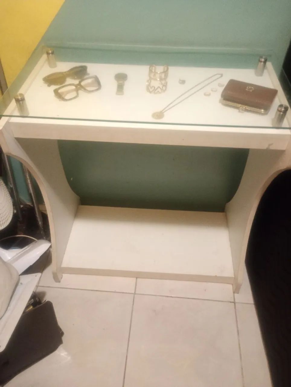 Mesa expositora, lojas e Bazar 