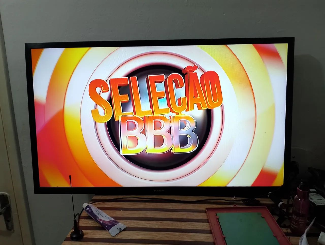 Vendo uma tv smart Samsung 32  - Foto 3