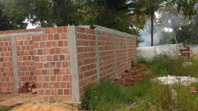 Terreno com uma casa em construção - Foto 2