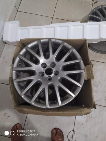 Vendo Jogo de Rodas Aro 17 Do Golf chama whts 99- *