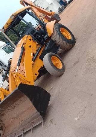 Retro escavadeira JBC