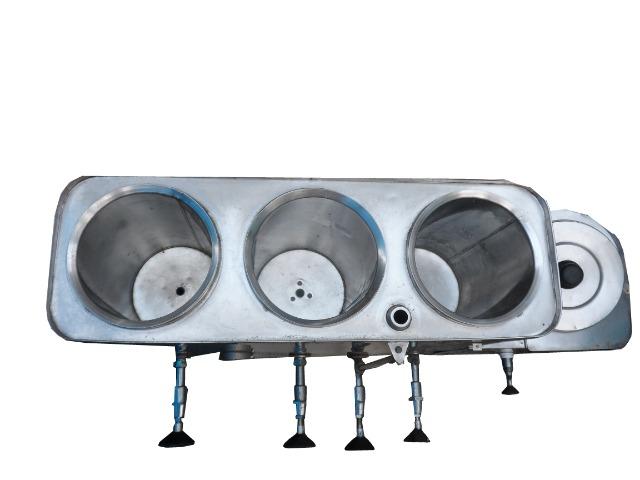 Vendo uma cafeteira usada de inox marca universal 220 volt - Foto 3