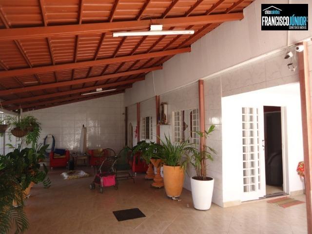Casa no Setor Coimbra, 4 Quartos 1 suíte, 2 salas, Cozinha com armários, ótima localização